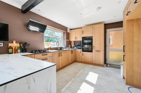 24 OCKLYNGE CLOSE - TN394PF (1).jpg