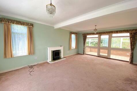 1 Monterey Gardens - Lounge2.jpg