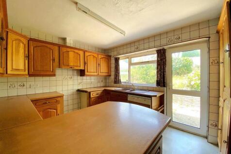 1 Monterey Gardens - Kitchen1.jpg