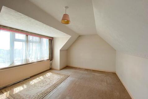 1 Monterey Gardens - Bed3.jpg