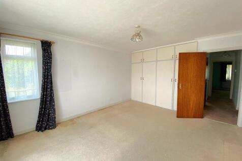 1 Monterey Gardens - Bed5.jpg