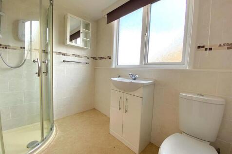 1 Monterey Gardens - Shower.jpg