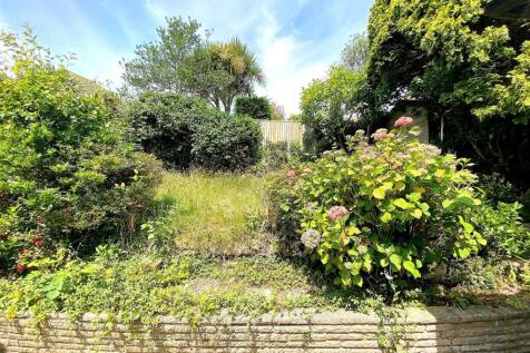 1 Monterey Gdns - Garden.jpg