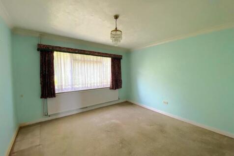1 Monterey Gardens - Bed2.jpg
