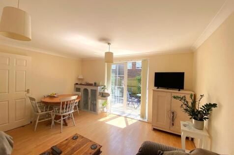 2 Chancery Ct - Lounge2.jpg