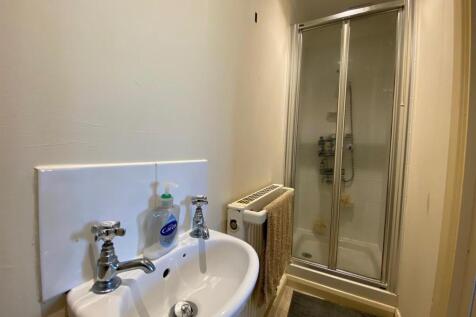 2 Chancery Ct - En Suite.jpg