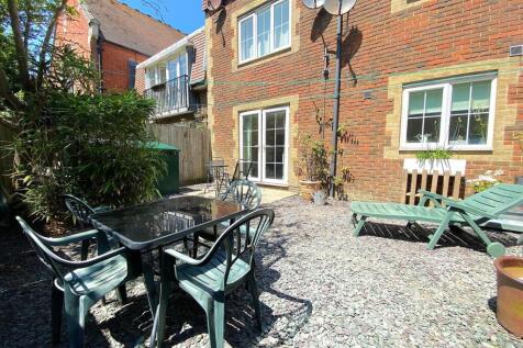 2 Chancery Ct - Garden2.jpg