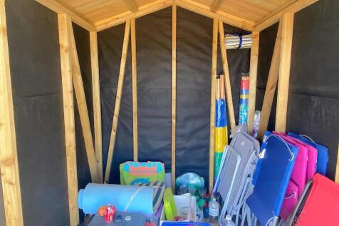 Beach hUt 19 Glyne Gap - Internal.jpg