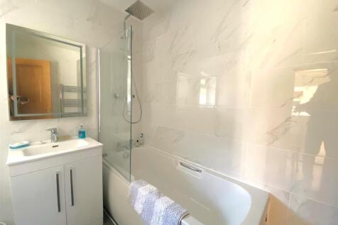 36 Terminus Ave - Bathroom.jpg