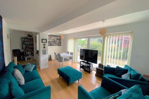 2 Ward Way - Lounge3.jpg
