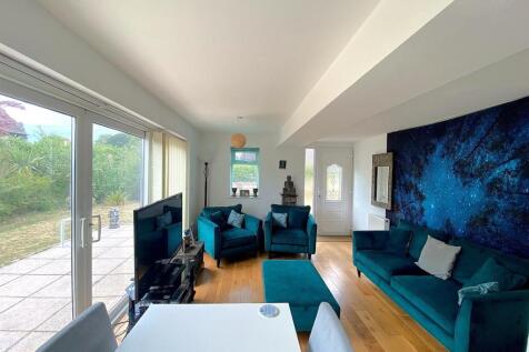 2 Ward Way - Lounge2.jpg
