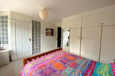 2 Ward Way - Bed4.jpg
