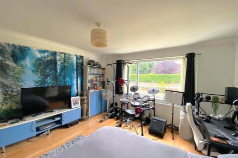 2 Ward Way - Bed2.jpg