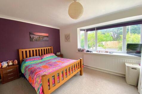 2 Ward Way - Bed3.jpg