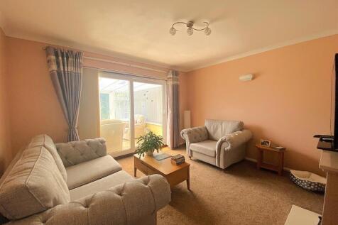 10 Claxton rd - Lounge1.jpg