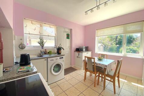 10 Claxton Rd - Kitchen3.jpg