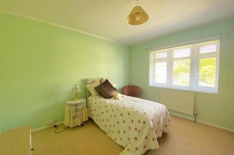 10 Claxton Rd - Bed1.jpg