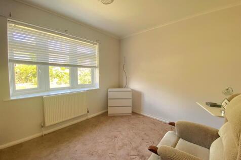 10 Claxton Rd - Bed2.jpg