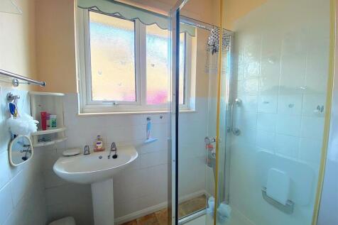 10 Claxton Rd - Shower.jpg