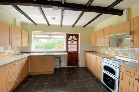 14 Ravens Close - Kitchen.jpg