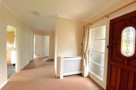14 Ravens Close - Hall.jpg