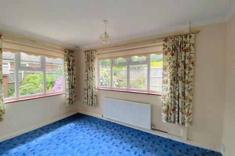 14 Ravens Close - Bed2.jpg