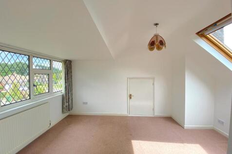 14 Ravens Close - Bed3.jpg