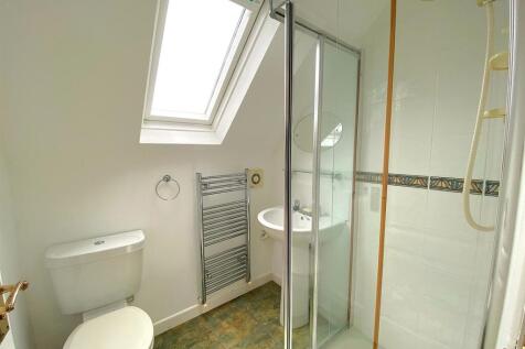 14 Ravens Close - En Suite.jpg