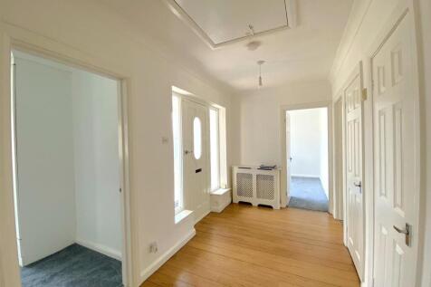1 Saltdean Way - hall2.jpg