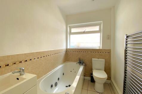 1 Saltdean Way - Bathroom.jpg