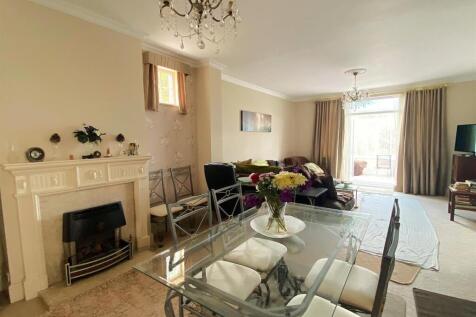 12 Little Common Rd - Sitting2.jpg