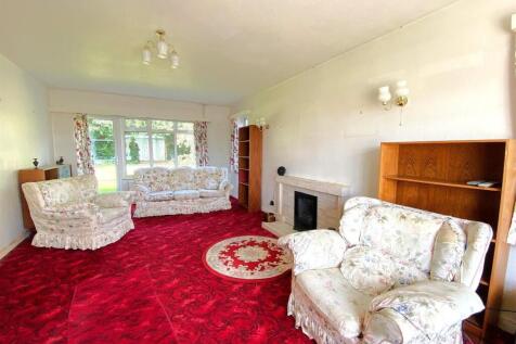 14 Millham Close - Lounge1.jpg