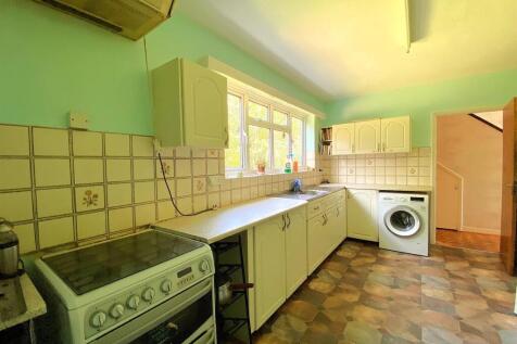 14 Millham Close - Kitchen1.jpg