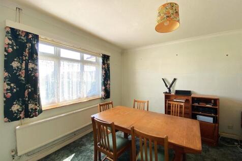 14 Millham Close - Diner.jpg