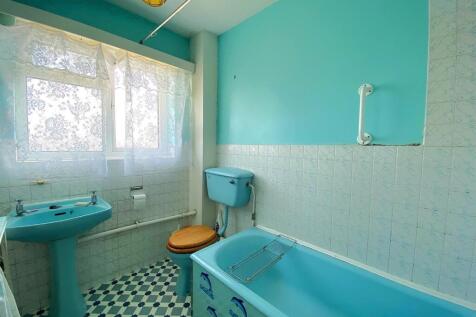 14 Millham Close - Bathroom.jpg