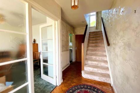 14 Millham Close - Hall.jpg