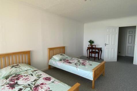 19 Grenada - Bed2A.jpg