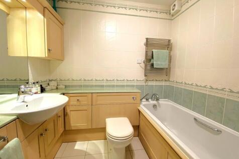 19 Grenada - Bathroom.jpg
