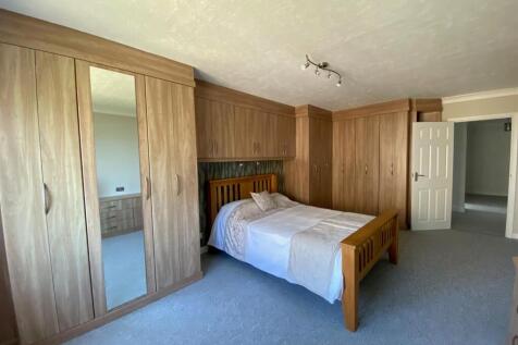 19 Grenada - Bed1A.jpg