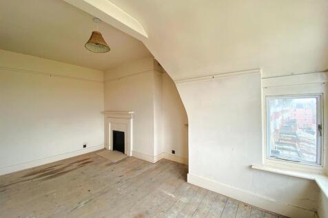 16 Knole Ct - Lounge3.jpg