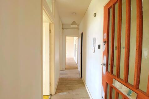 16 Knole Ct - Hall.jpg
