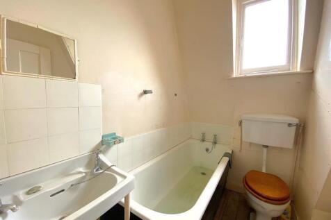 16 Knole Court - Bathroom.jpg