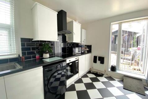 21 North Rd - Kitchen1.jpg