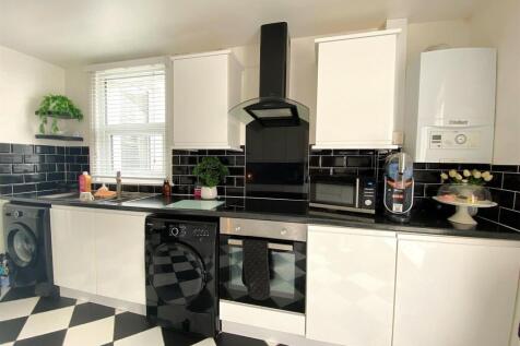 21 North Rd - Kitchen2.jpg