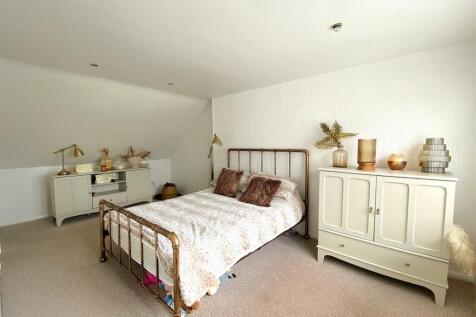 21 North Road - Bed1.jpg