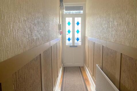 21 North Road - Hall.jpg
