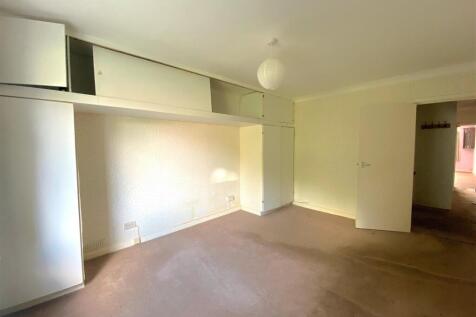 2 Crispin Ct - Bed2.jpg