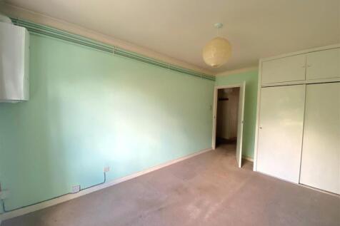 2 Crispin Ct - Bed4.jpg