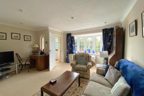 60 Links Drive - Lounge1.jpg