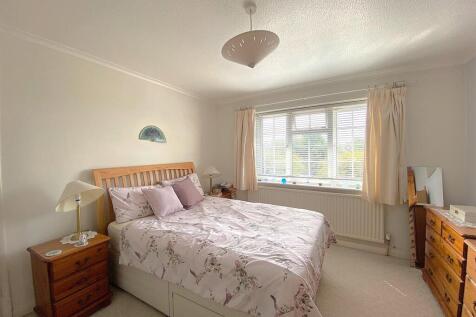 60 Links Drive - Bed4.jpg